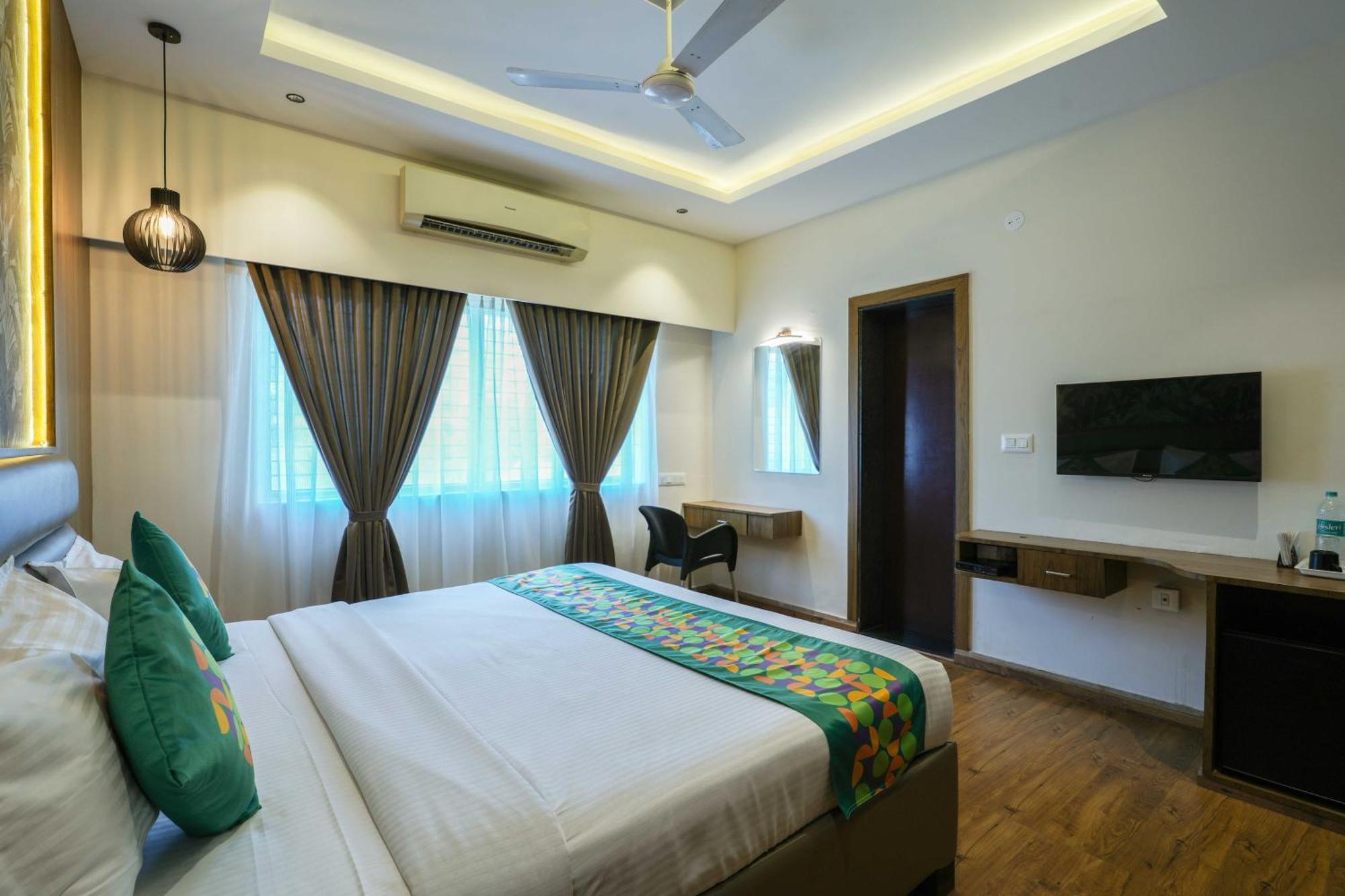Treebo Pappilon Palace - Pvs Circle Mangalore Buitenkant foto